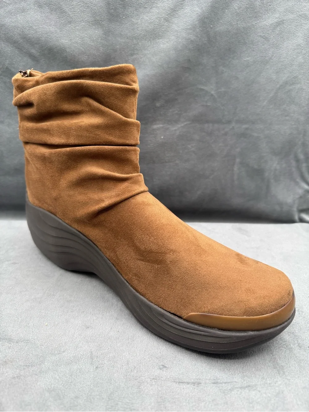 Bzees Zizzle Ankle Boots Women’s Size 11 Tan Wedge Comfort Back Zip‎ NWT